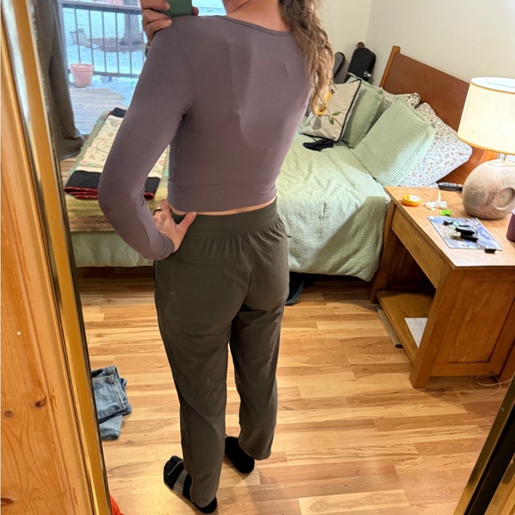 Vuori Women's Lavender Long Sleeve Crop Top - Picture 2 of 3
